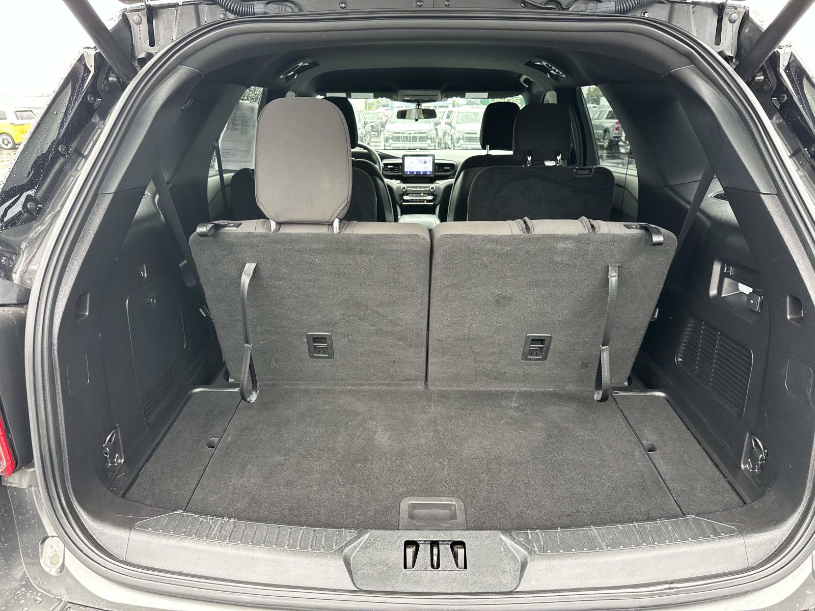 Used 2020 Ford Explorer XLT w/ Comfort Package AWD/4WD image 9
