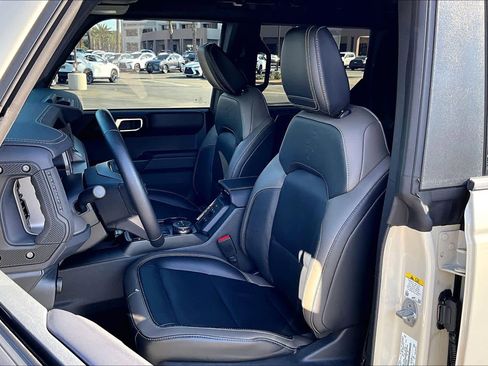 Used 2025 Ford Bronco Outer Banks image 7