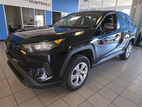 Used 2022 Toyota RAV4 LE image 4