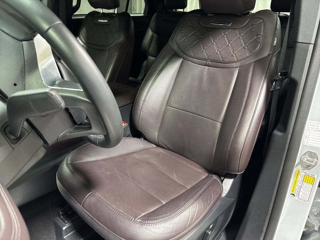 Used 2025 Ford Explorer Platinum w/ LUX Leather Package AWD/4WD image 21