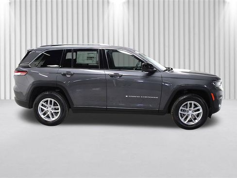 New 2026 Jeep Grand Cherokee Laredo X image 2