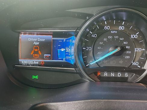 Used 2017 Ford Explorer XLT w/ Equipment Group 202A FWD image 12