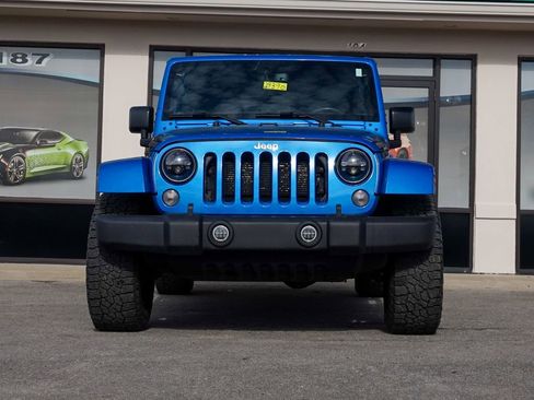 Used 2016 Jeep Wrangler Unlimited Rubicon w/ Connectivity Group image 7