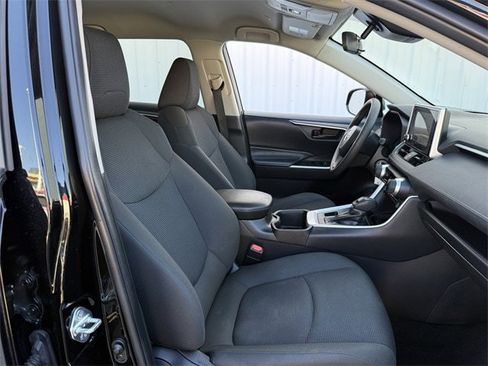 Used 2024 Toyota RAV4 LE image 28