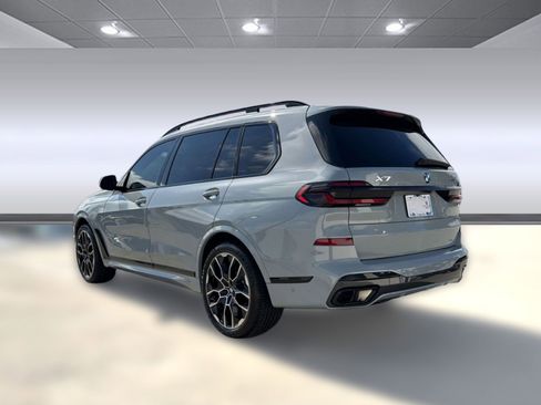 Used 2025 BMW X7 xDrive40i w/ M Sport Package image 3
