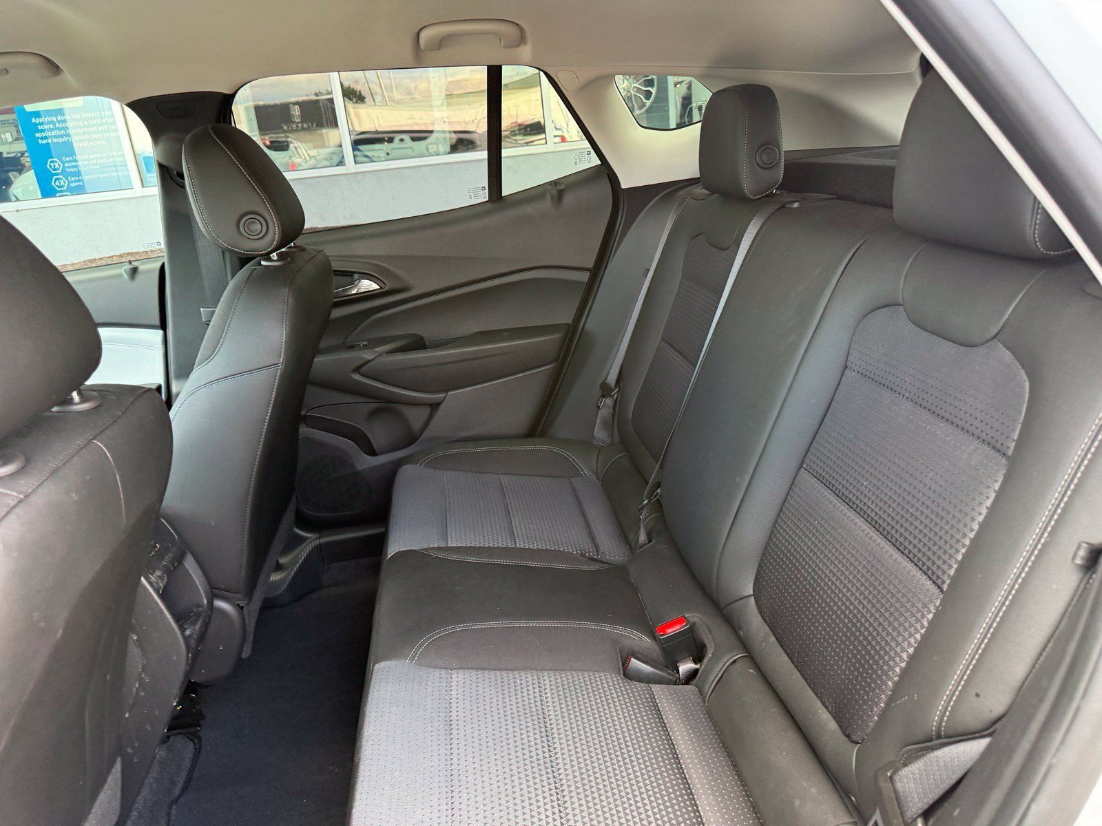 Used 2025 Chevrolet Trax LT FWD image 15