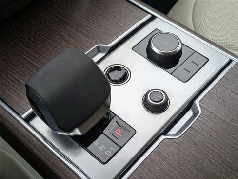 Used 2023 Land Rover Range Rover SE image 12