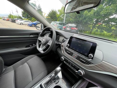 Used 2023 Nissan Altima 2.5 SV AWD/4WD image 6