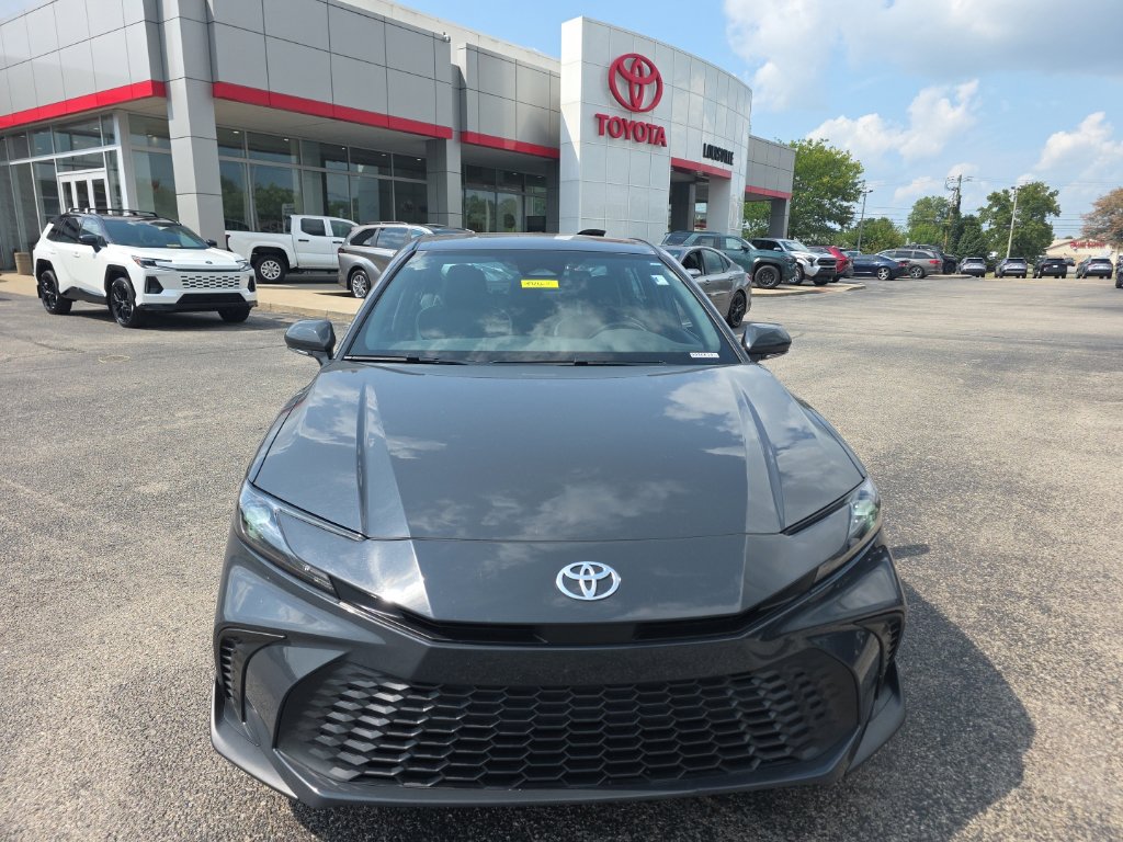 Used 2025 Toyota Camry SE FWD image 2