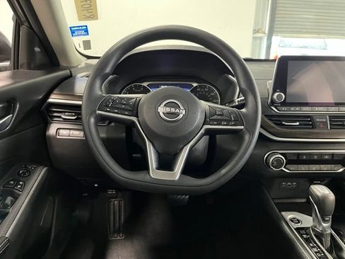 Used 2024 Nissan Altima 2.5 SV FWD image 21