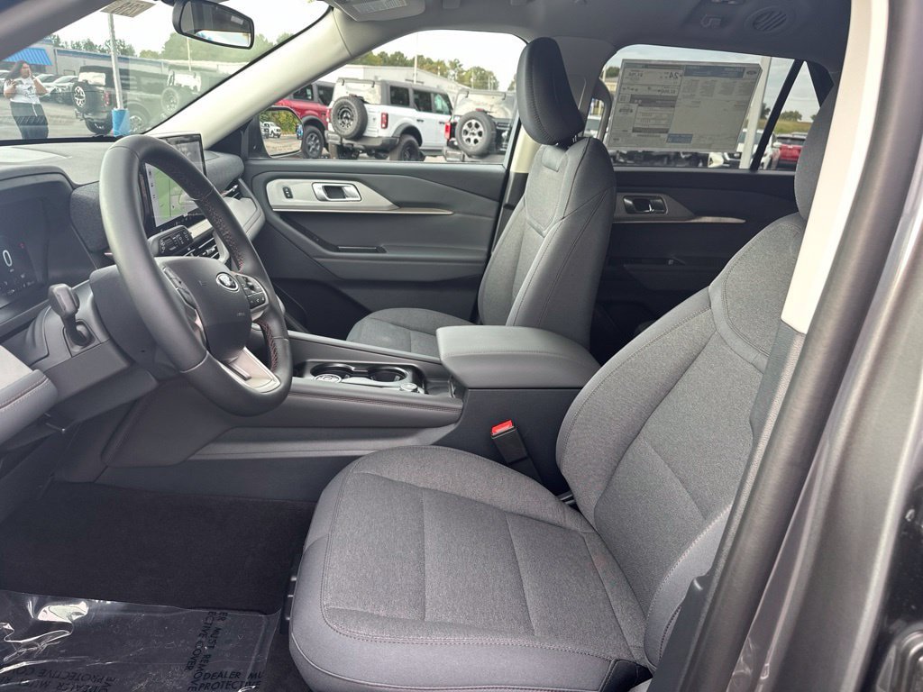 New 2026 Ford Explorer Active RWD image 15