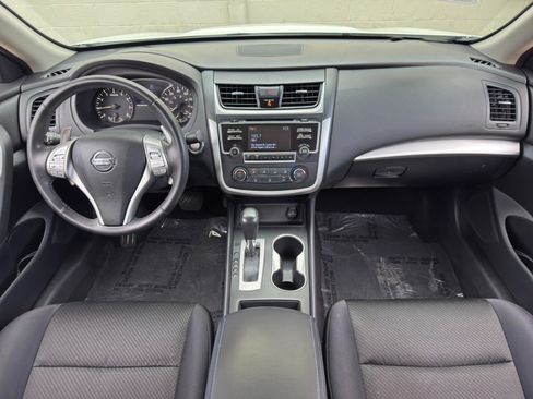 Used 2017 Nissan Altima 2.5 SR FWD image 11