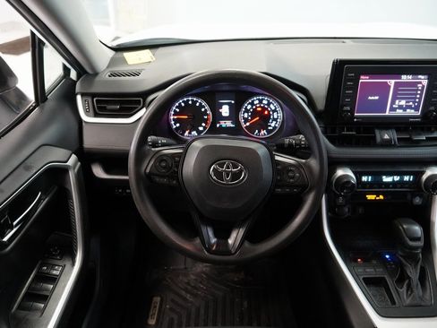 Used 2020 Toyota RAV4 XLE image 10