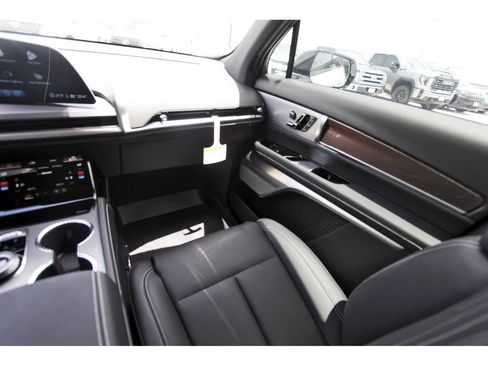 New 2027 Cadillac Vistiq Luxury AWD/4WD image 10