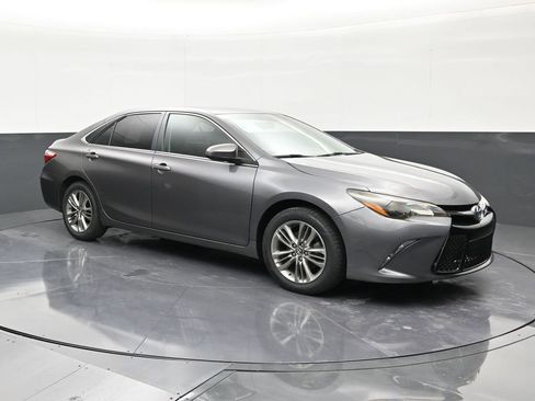Used 2016 Toyota Camry SE FWD image 7