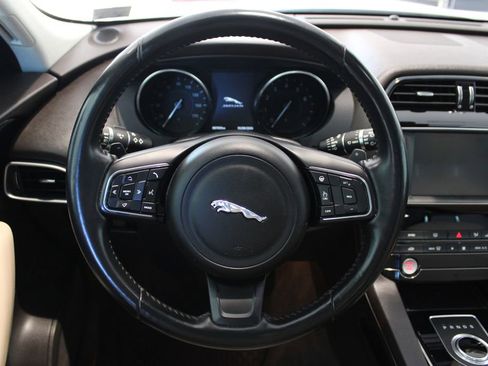 Used 2017 Jaguar F-PACE Prestige AWD/4WD image 22