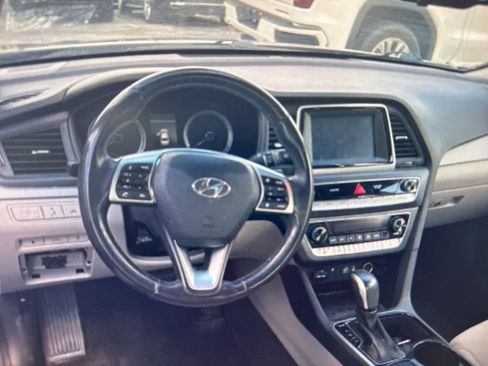 Used 2019 Hyundai Sonata SEL w/ Tech Package 02 FWD image 5