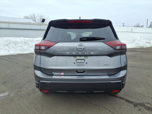 Certified 2025 Nissan Rogue SV image 4