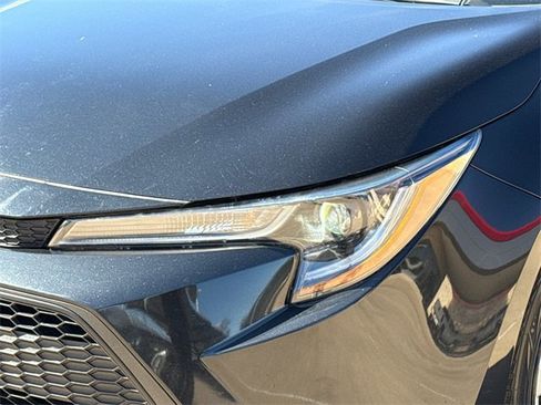 Used 2021 Toyota Corolla LE image 4