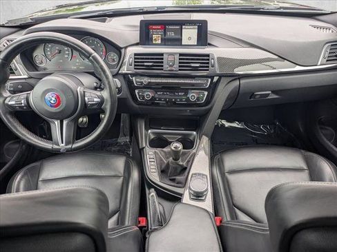 Used 2018 BMW M4 Coupe w/ Competition Package RWD image 17