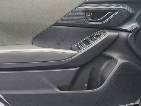 Used 2024 Subaru Crosstrek 2.0i Premium image 12