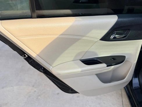 Used 2015 Honda Accord EX-L image 18