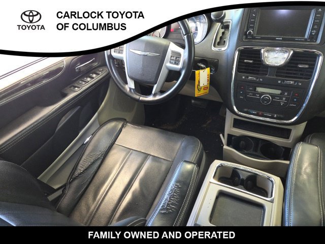 Used 2016 Chrysler Town & Country Touring FWD image 18