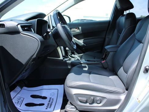 Used 2023 Toyota Corolla Cross XLE w/ Convenience Package AWD/4WD image 35