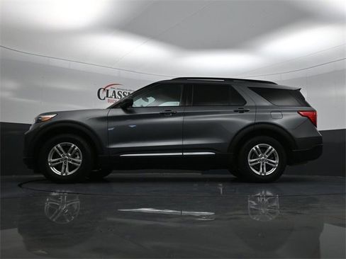 Used 2022 Ford Explorer XLT image 26