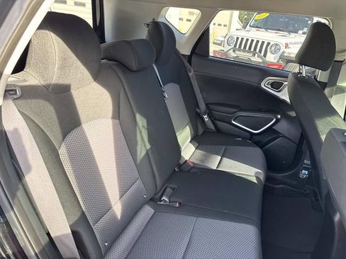 Used 2022 Kia Soul LX w/ Technology Package FWD image 9