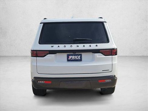 Used 2022 Jeep Wagoneer Series III w/ Flexible Seating Group image 7