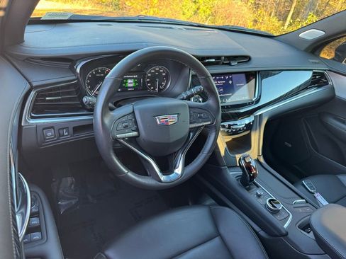 Certified 2025 Cadillac XT6 Premium Luxury image 4