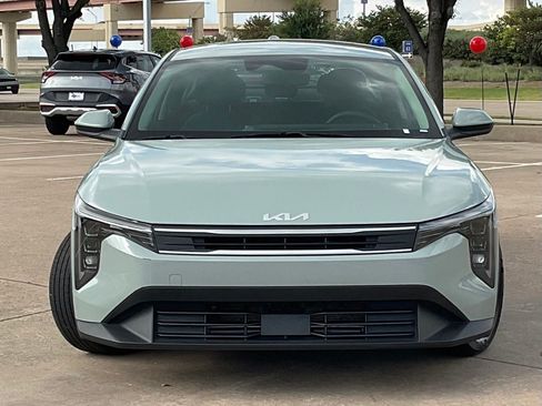 Used 2025 Kia K4 FWD image 2