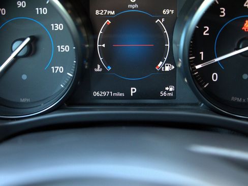 Used 2018 Jaguar F-PACE Premium image 38