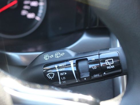 Used 2023 Kia Sorento LX image 23