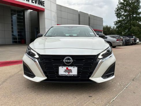 Used 2025 Nissan Altima 2.5 SV FWD image 3