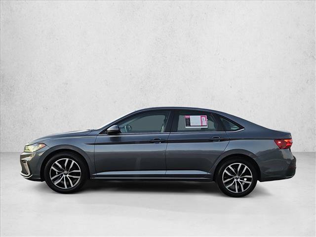 Used 2025 Volkswagen Jetta SE FWD image 9