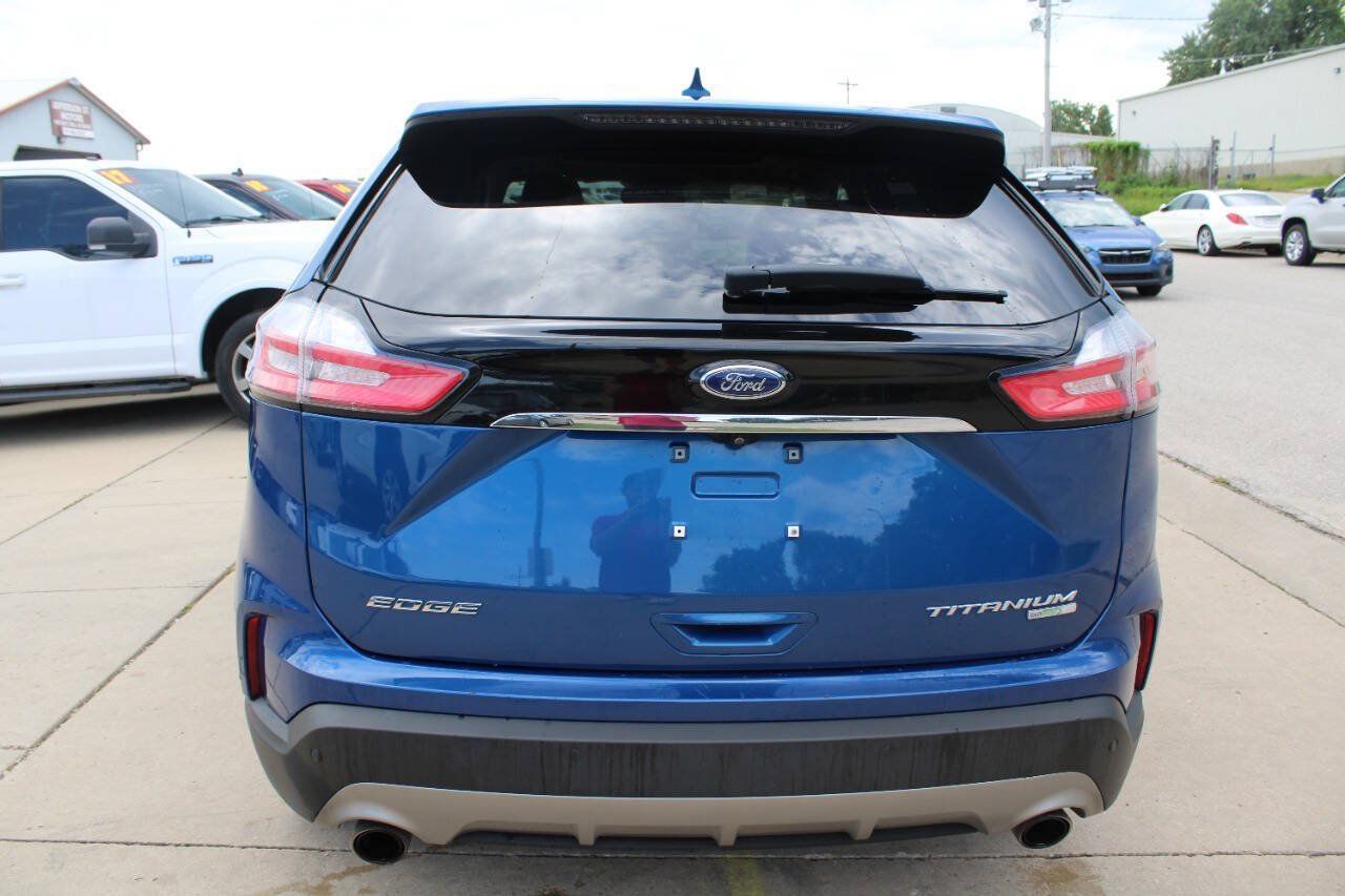 Used 2020 Ford Edge Titanium w/ Equipment Group 301A AWD/4WD image 3
