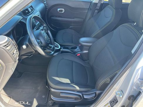Used 2015 Kia Soul + FWD image 13