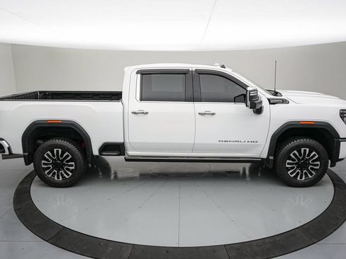 Used 2024 GMC Sierra 2500 Denali Ultimate AWD/4WD image 3