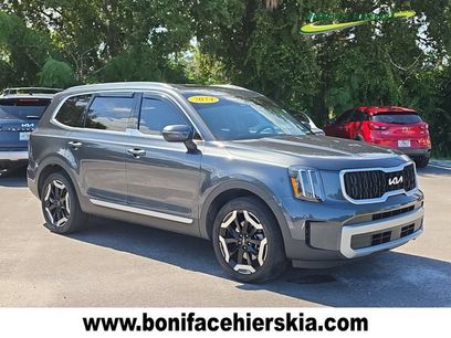 Certified 2024 Kia Telluride EX w/ EX Captain's Chair Package