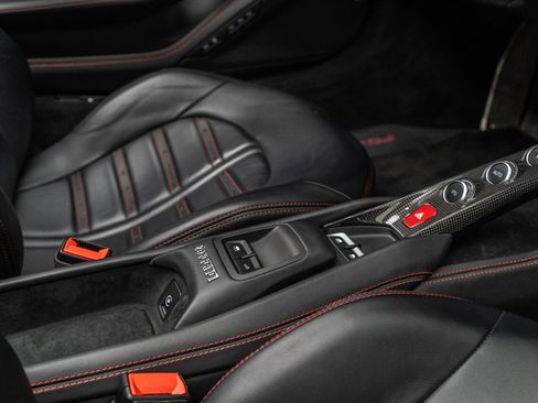 Used 2022 Ferrari F8 Tributo image 67