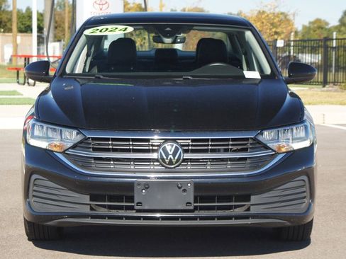 Used 2024 Volkswagen Jetta SE image 25