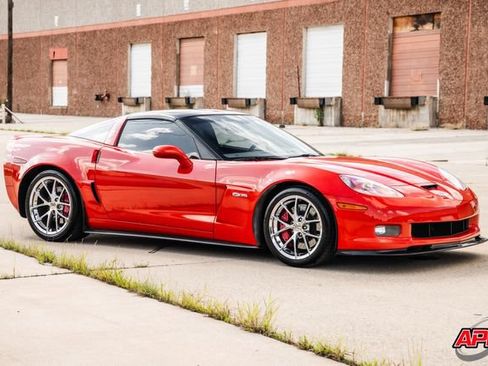 Used 2011 Chevrolet Corvette Z06 w/ Z06 Carbon Fiber Package RWD image 44