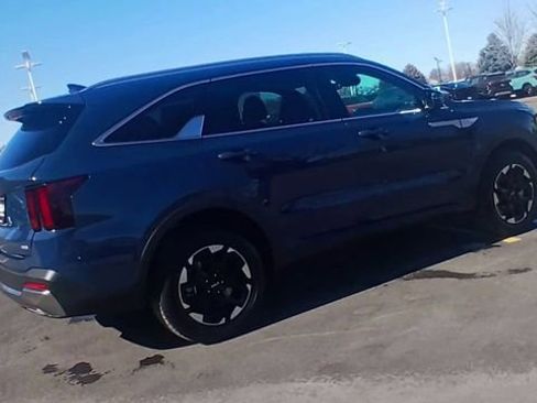New 2026 Kia Sorento S image 3