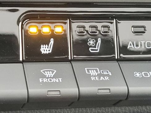 Used 2024 Toyota Crown AWD/4WD image 9