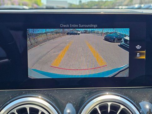 Used 2023 Mercedes-Benz GLB 250 4MATIC image 31