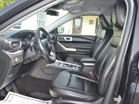 Used 2020 Ford Explorer XLT w/ Equipment Group 202A AWD/4WD image 13