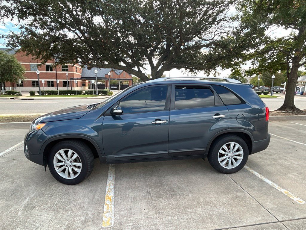 Used 2011 Kia Sorento EX w/ Premium Pkg FWD image 4
