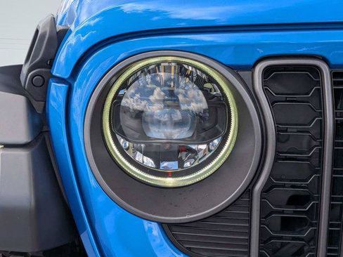 Certified 2024 Jeep Gladiator Mojave AWD/4WD image 9